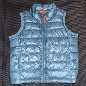 Kids lightweight packable water resistant puffer vest. Size 4-5.